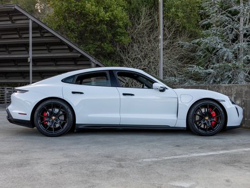 Certified 2023 Porsche Taycan GTS image 12