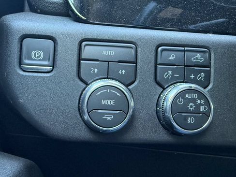 Used 2026 GMC Sierra 1500 SLT AWD/4WD image 10