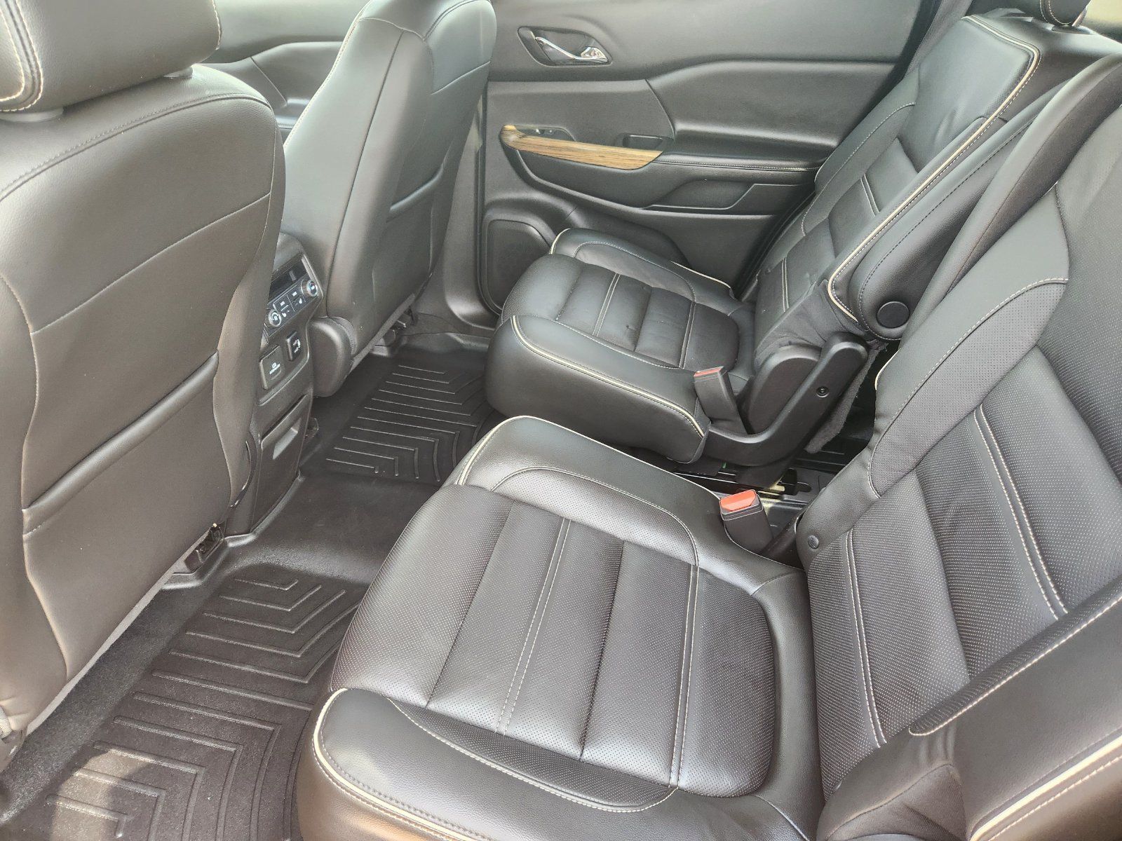 Used 2017 GMC Acadia Denali w/ Technology Package AWD/4WD image 33