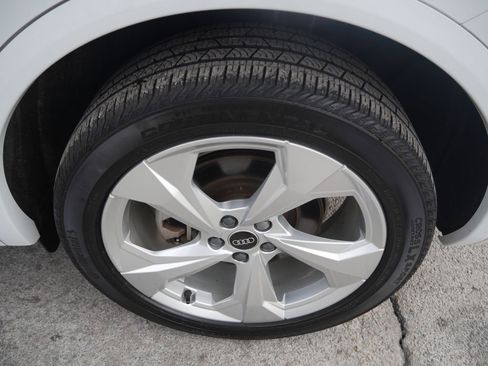 Certified 2022 Audi Q5 2.0T Premium Plus w/ Premium Plus Package image 13