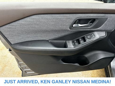 Certified 2023 Nissan Rogue SV FWD image 14