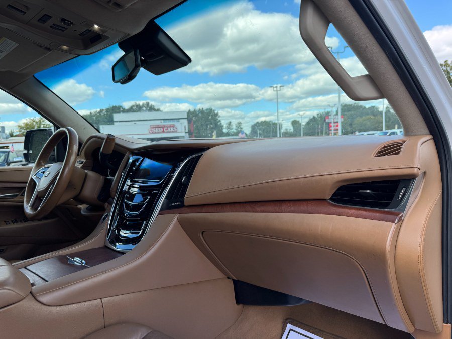 Used 2016 Cadillac Escalade Platinum AWD/4WD image 21