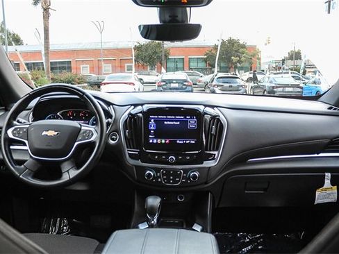 Used 2023 Chevrolet Traverse LT image 18