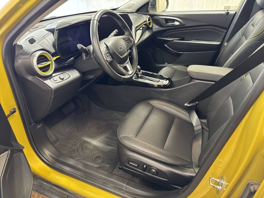 Used 2024 Chevrolet Trax ACTIV w/ Sunroof Package FWD image 12
