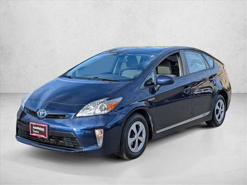 Used 2015 Toyota Prius Two image 1
