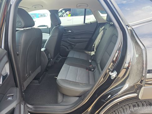Used 2025 Chevrolet Trax LT w/ LT Convenience Package image 19