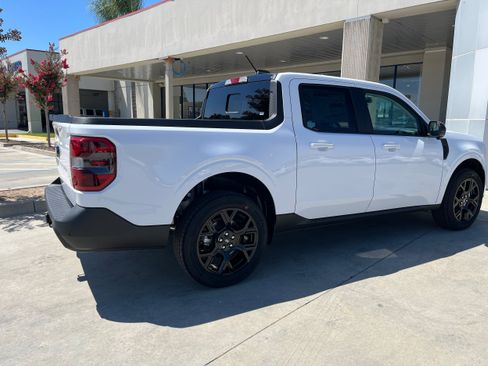 New 2025 Ford Maverick Lariat w/ Black Appearance Package AWD/4WD image 5