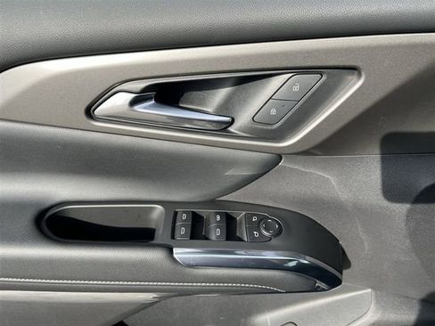 Certified 2025 Chevrolet Traverse LT image 18