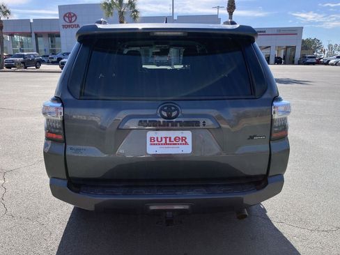 Used 2020 Toyota 4Runner SR5 Premium image 4