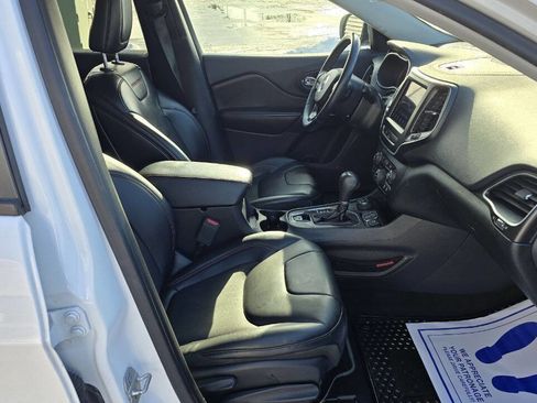 Used 2019 Jeep Cherokee Trailhawk w/ Comfort/Convenience Group image 15