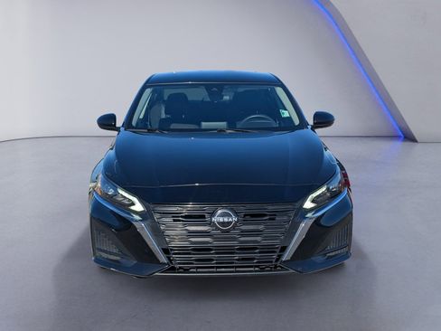 Used 2023 Nissan Altima 2.5 SV image 3