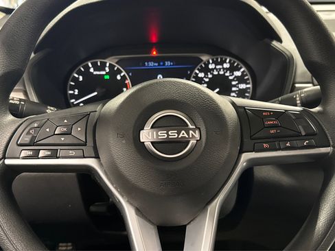 Used 2025 Nissan Altima 2.5 SV FWD image 21