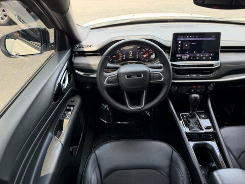 Used 2024 Jeep Compass Latitude w/ Convenience Group AWD/4WD image 16