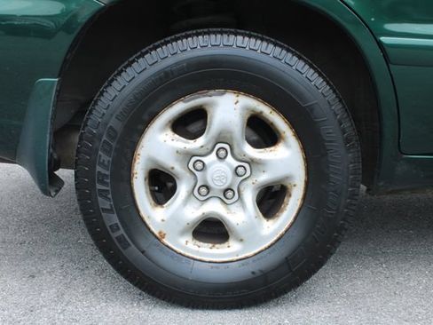 Used 2001 Toyota Highlander 2WD w/ Quick-Order Pkg image 30