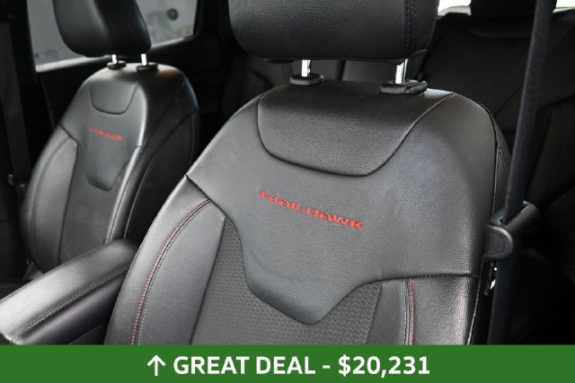 Used 2025 Jeep Compass Trailhawk AWD/4WD image 20