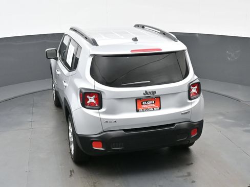 Used 2017 Jeep Renegade Latitude w/ Cold Weather Group AWD/4WD image 34