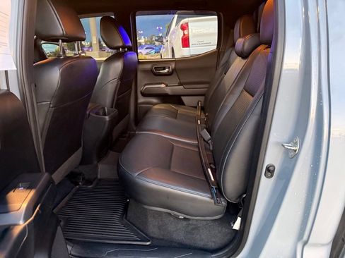 Used 2018 Toyota Tacoma TRD Off-Road AWD/4WD image 26