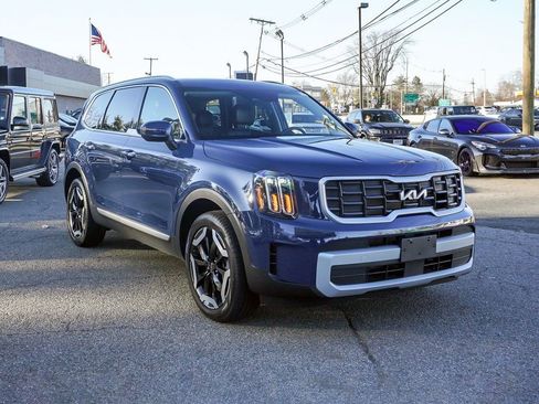 Used 2024 Kia Telluride S w/ S Sunroof Package image 2