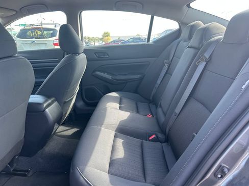 Used 2025 Nissan Altima 2.5 SV FWD image 30