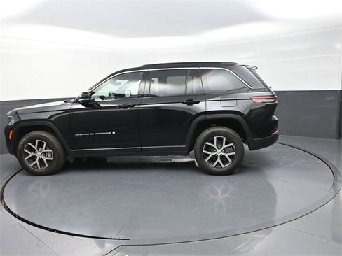 New 2025 Jeep Grand Cherokee Limited w/ Luxury Tech Group II image 4