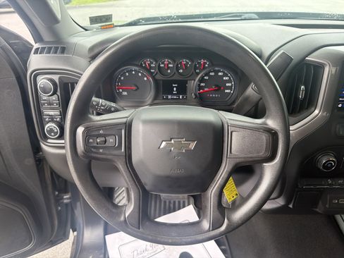 Used 2021 Chevrolet Silverado 1500 Custom Trail Boss AWD/4WD image 17