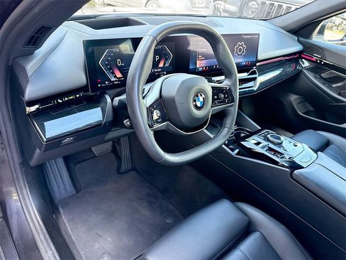 Used 2024 BMW 530i xDrive image 10