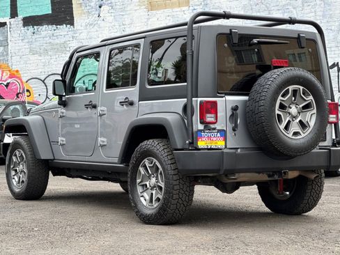 Used 2018 Jeep Wrangler Unlimited Rubicon w/ Connectivity Group AWD/4WD image 6