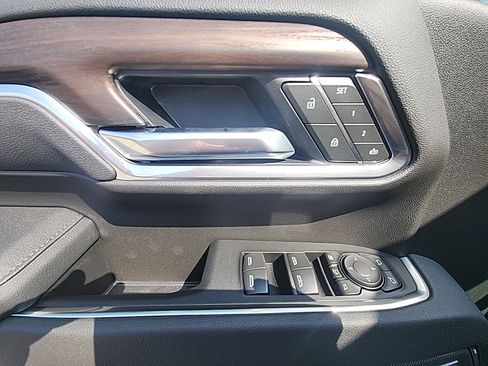 New 2025 GMC Sierra 2500 SLT w/ SLT Convenience Package image 15