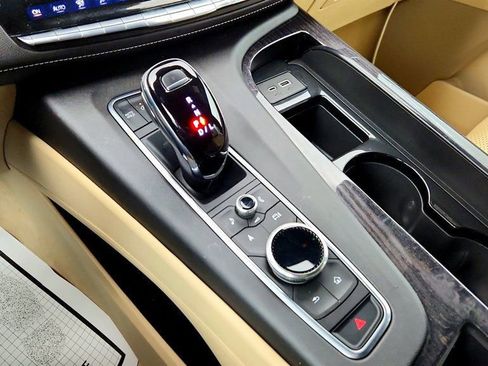 Used 2021 Cadillac Escalade ESV Premium Luxury image 17