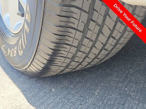 Used 2023 Chrysler Pacifica Touring-L FWD image 31