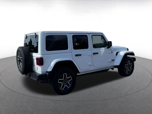 Used 2025 Jeep Wrangler Sahara image 14