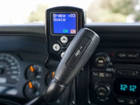Used 2005 GMC Yukon XL 2500 SLT w/ SLT Preferred Equipment Group image 23