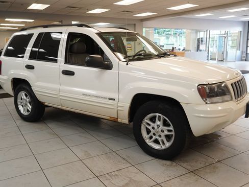 Used 2004 Jeep Grand Cherokee Laredo w/ Cold Weather Group AWD/4WD image 14
