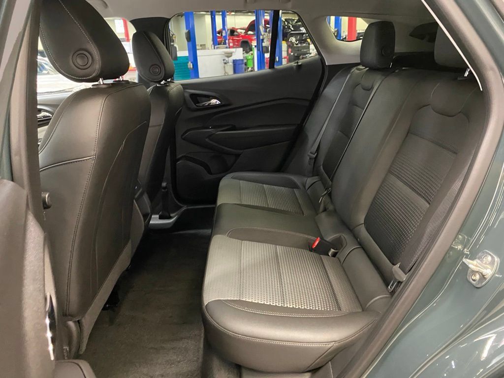 Used 2025 Chevrolet Trax LT FWD image 14
