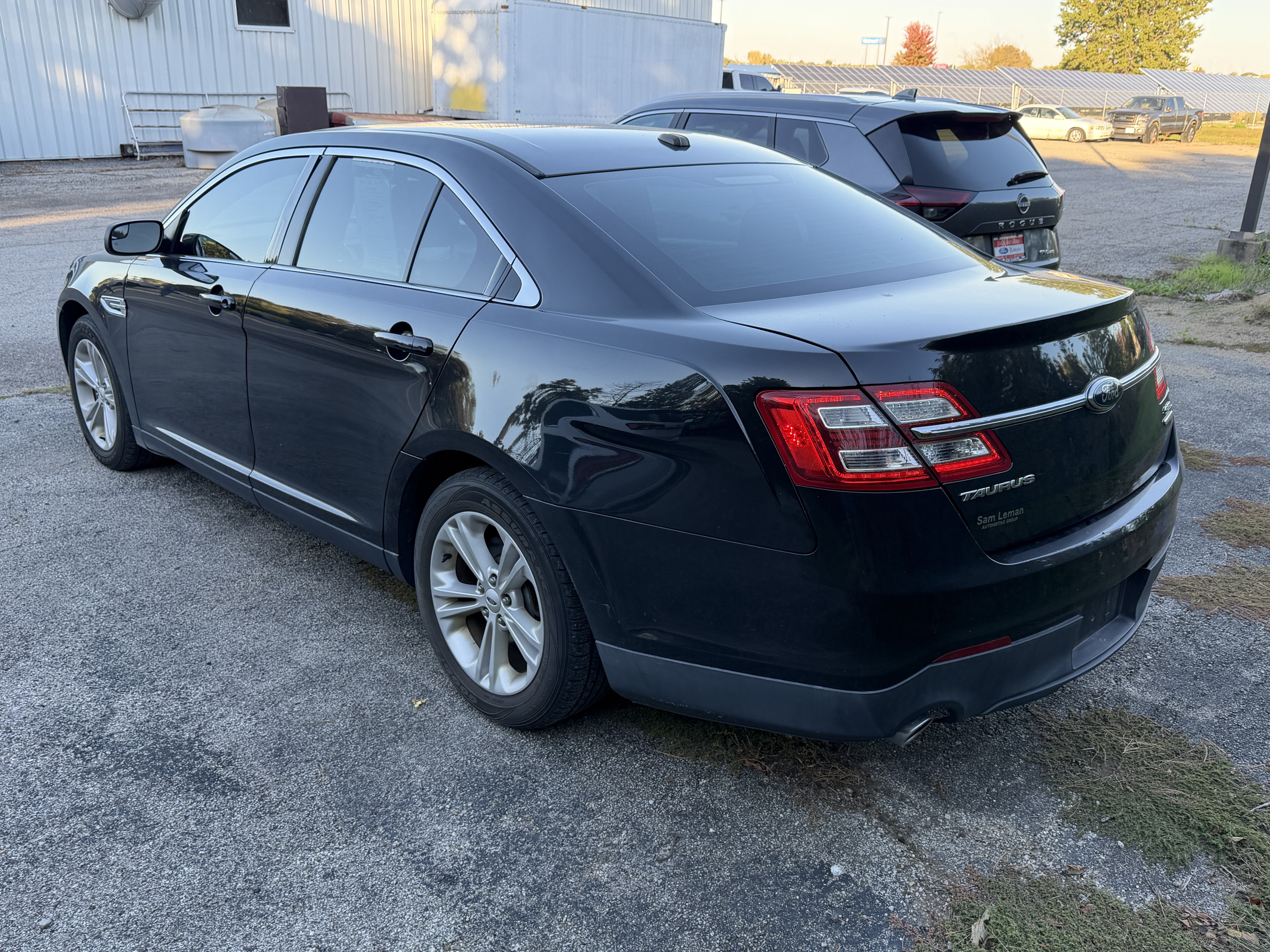 Used 2014 Ford Taurus SEL FWD image 11