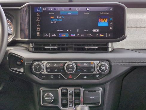 Used 2024 Jeep Wrangler Sahara image 18