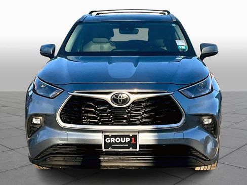 Used 2023 Toyota Highlander XLE image 4