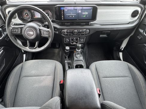 Used 2025 Jeep Gladiator Sport AWD/4WD image 24