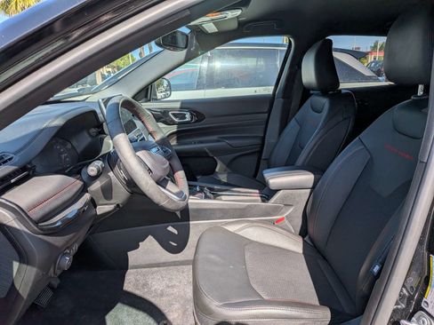 Used 2024 Jeep Compass Trailhawk AWD/4WD image 6