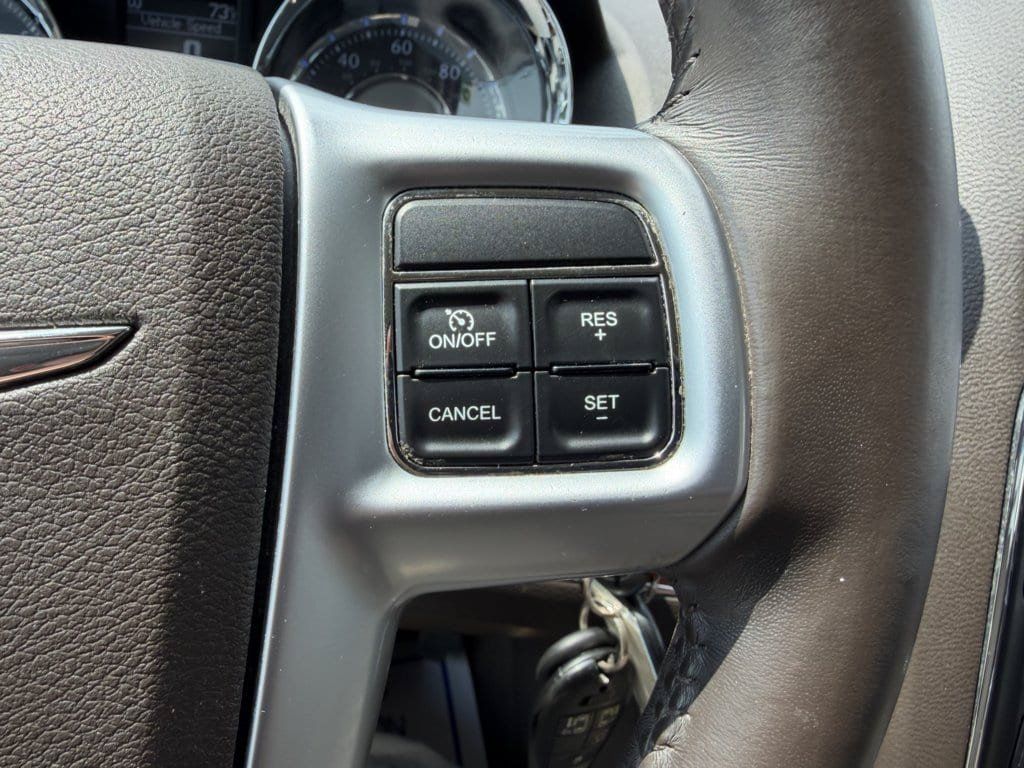 Used 2012 Chrysler Town & Country Touring w/ Entertainment Group #1 FWD image 25