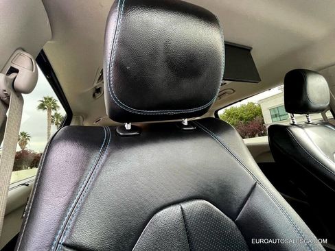 Used 2021 Chrysler Pacifica Touring-L image 27