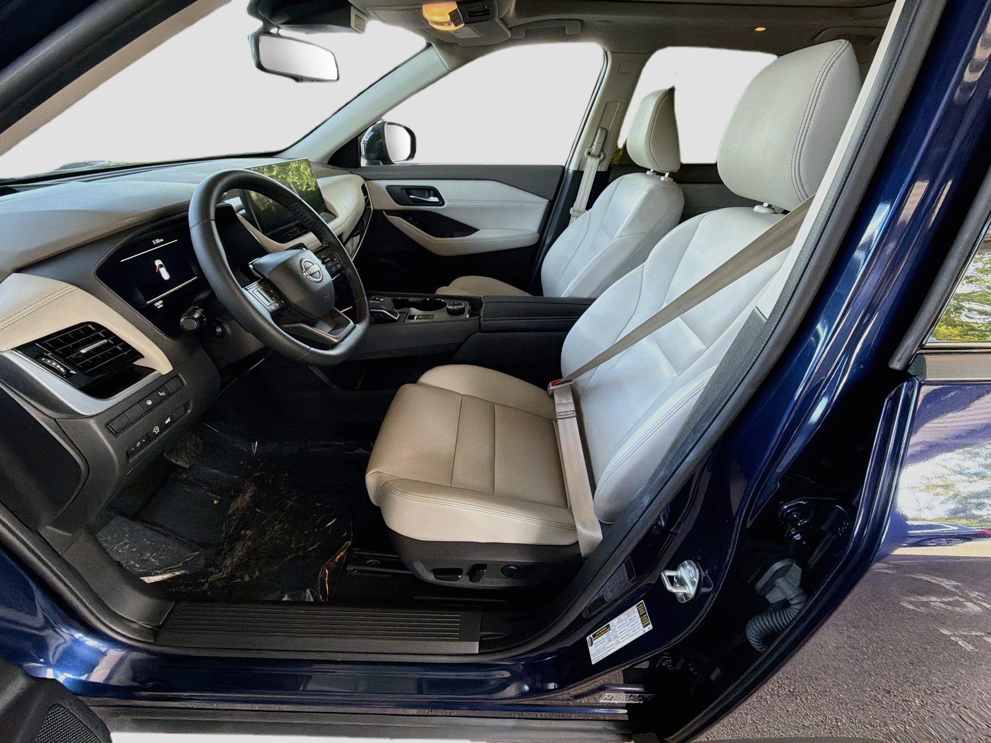 Used 2025 Nissan Rogue SL w/ SL Premium Package AWD/4WD image 13
