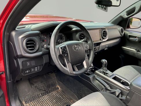 Used 2022 Toyota Tacoma TRD Sport AWD/4WD image 18