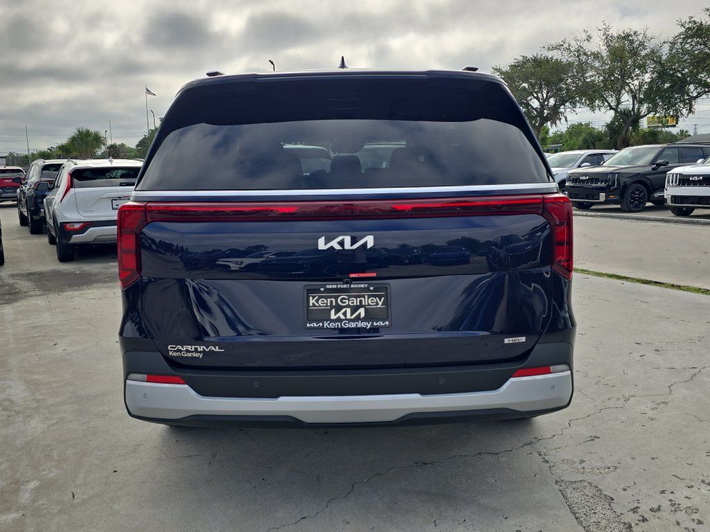 New 2027 Kia Carnival EX FWD image 7