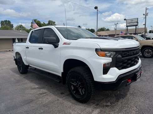 Used 2024 Chevrolet Silverado 1500 Custom Trail Boss AWD/4WD image 4