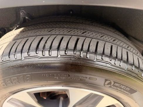 Used 2023 Toyota Highlander XLE image 24