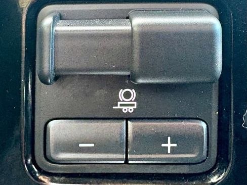 Used 2023 GMC Sierra 1500 Elevation image 39