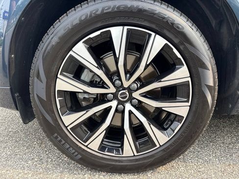 Used 2024 Volvo XC60 B5 Core w/ Protection Package Premier AWD/4WD image 10