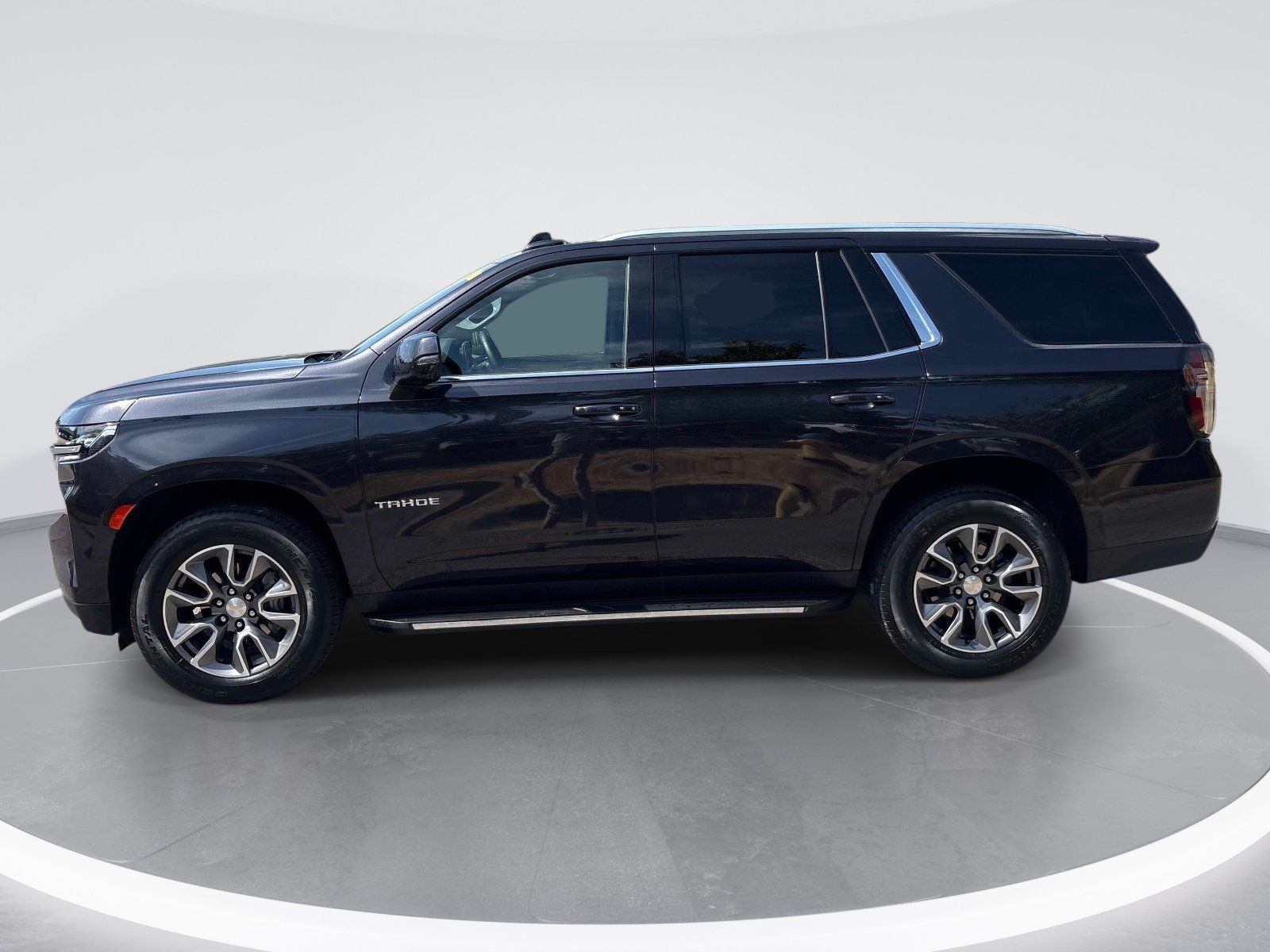 Used 2024 Chevrolet Tahoe LT w/ Luxury Package RWD image 5