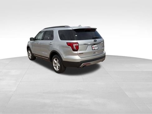 Used 2017 Ford Explorer XLT AWD/4WD image 8